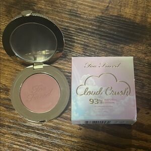 Too Faced Cloud Crush Blurring Blush - velvette crush